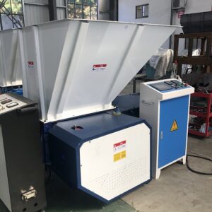 Single-shaft shredder machine
